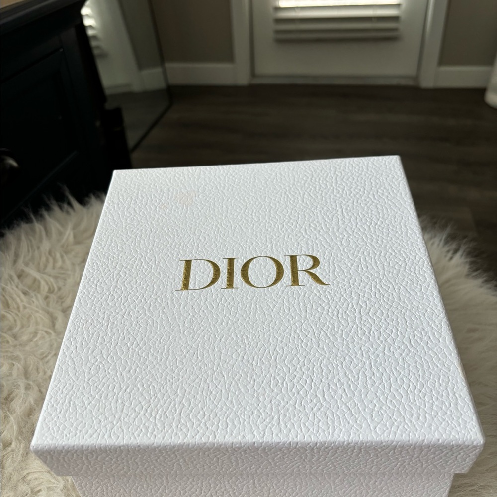 Dior make up bag brand new with Dior box!🔥🔥🔥🔥 - Picture 8 of 8
